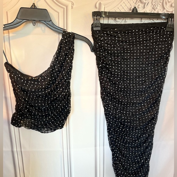 NWT ZARA 🎄holiday SEQUIN MIDI SKIRT S
Waist 12 without stretch
14 with stretch - Picture 10 of 11